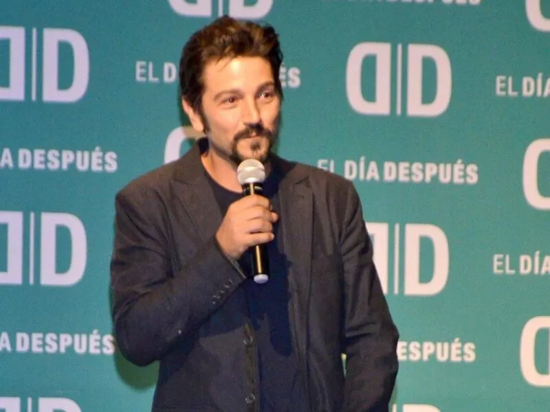 Diego Luna se pronuncia sobre redadas contra latinos en EE.UU