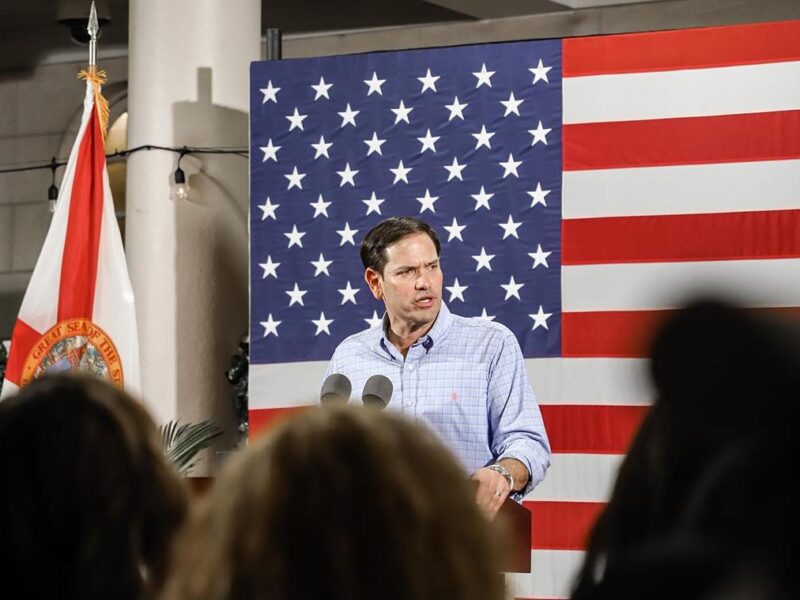 El cierre del estrecho de Ormuz sería un "suicidio económico", advierte Marco Rubio