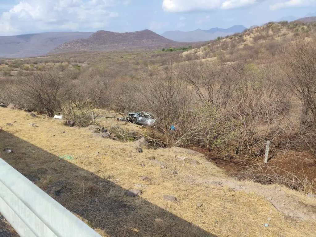 En accidente en autopista Siglo XXI, se lesionan tres y muere uno tras volcar el vehículo en el que viajaban