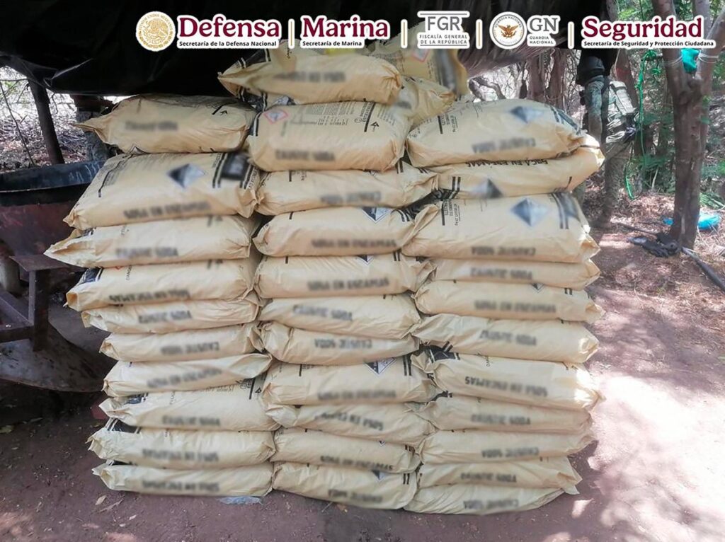 En Arteaga desmantelan 'narcolaboratorio' y aseguran más de 90 contenedores-1