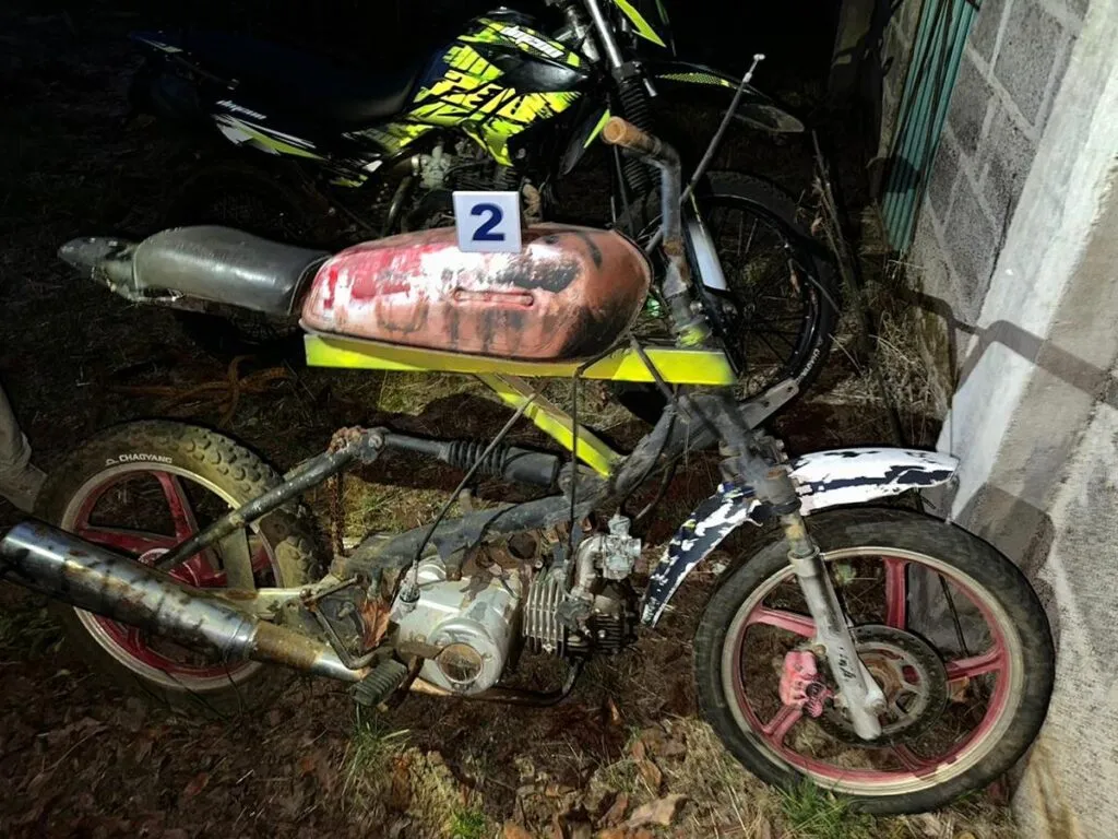 En cateos realizados en Madero y Tarímbaro, asegura FGE 12 vehículos con reporte de robo