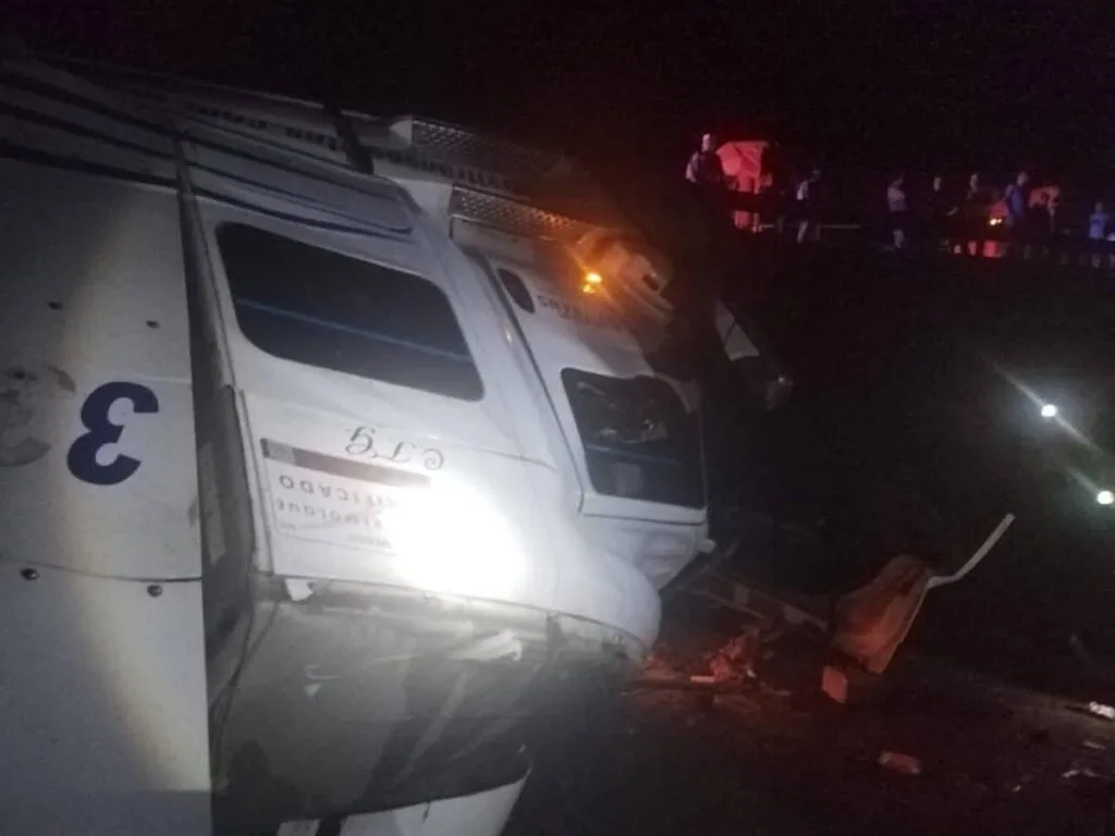 En fatal accidente en la Siglo XXI deja 5 muertos