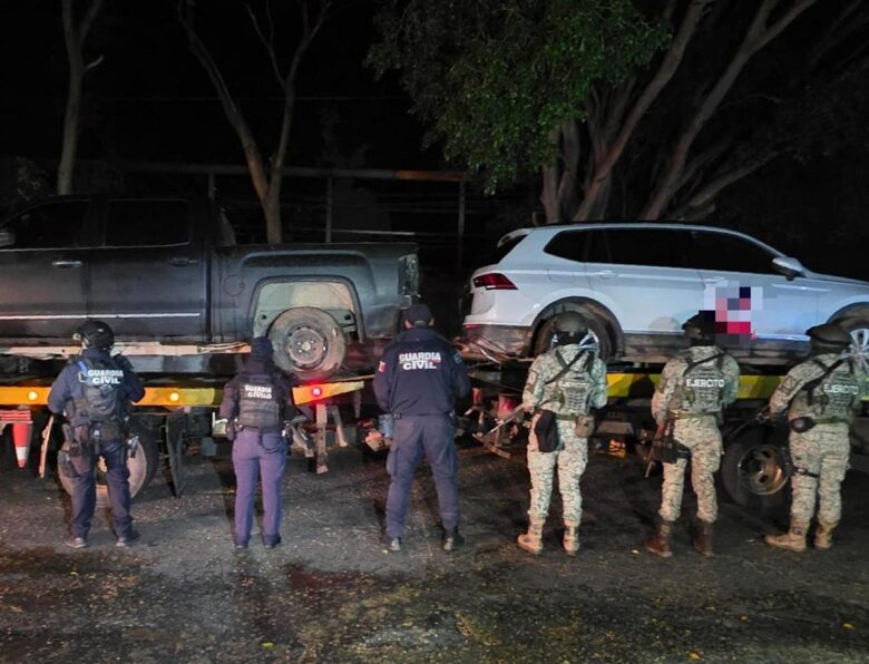 En operativo en Zitácuaro aseguran explosivos artesanales, armas de fuego y 10 vehículos
