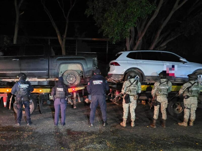 En operativo en Zitácuaro aseguran explosivos artesanales, armas de fuego y 10 vehículos