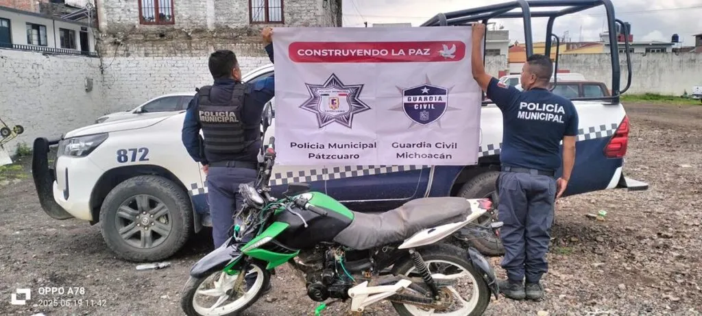 En Pátzcuaro, aseguran una motocicleta abandonada