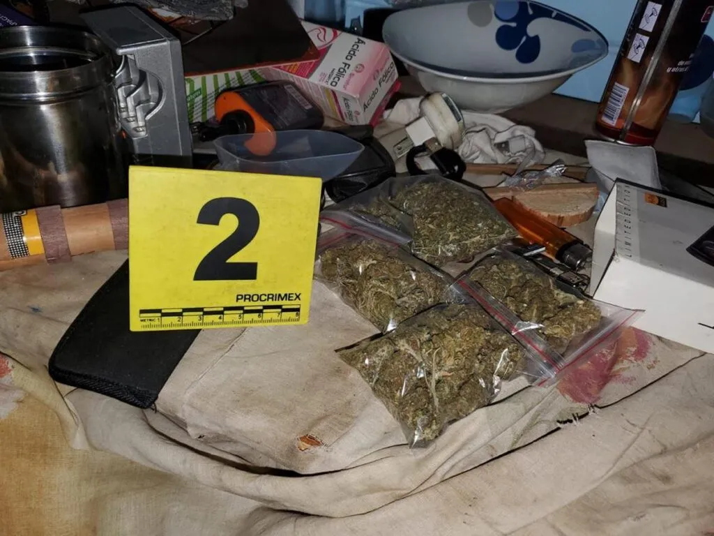 En Pátzcuaro y Morelia, asegura FGE más de 2 mil dosis de narcóticos-3