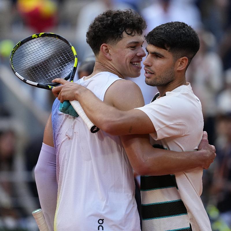 En sufrido encuentro, Alcaraz vence a Shelton y avanza en Roland Garros-1
