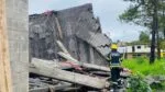En Tacámbaro rescatan a un hombre que quedó atrapado entre escombros tras colapso de vivienda