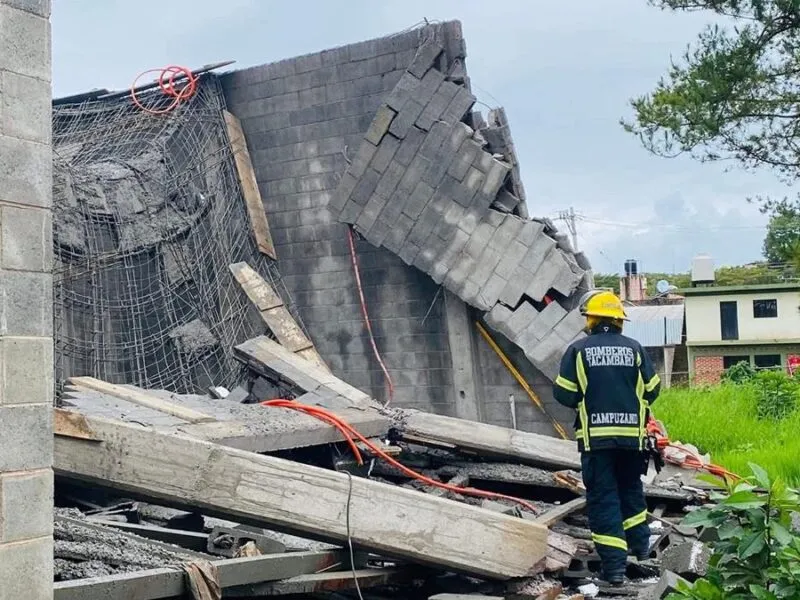 En Tacámbaro rescatan a un hombre que quedó atrapado entre escombros tras colapso de vivienda