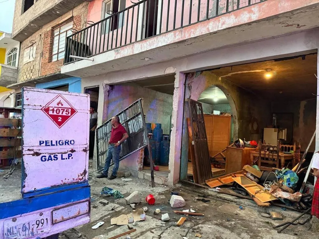 En Zitácuaro se reportó la explosión por acumulación de gas al interior de un domicilio