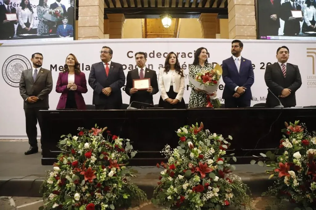 Entrega 76 Legislatura Medalla al Mérito Docente 2025 al doctor Rafael Lara Hernández