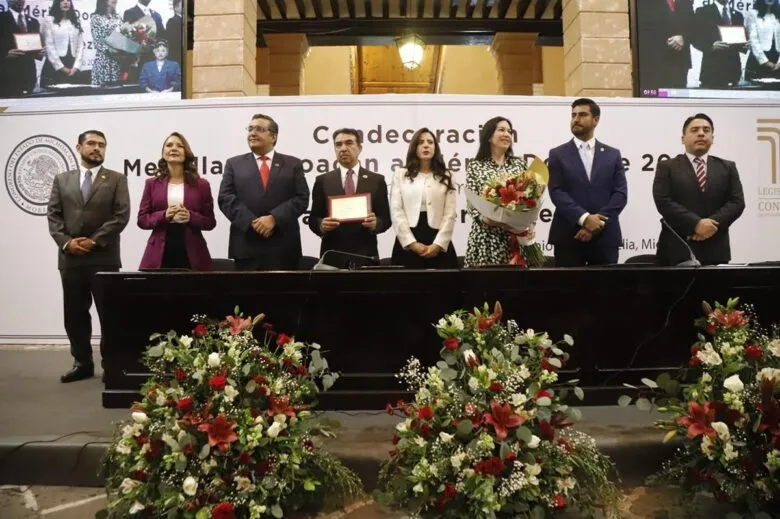 Entrega 76 Legislatura Medalla al Mérito Docente 2025 al doctor Rafael Lara Hernández