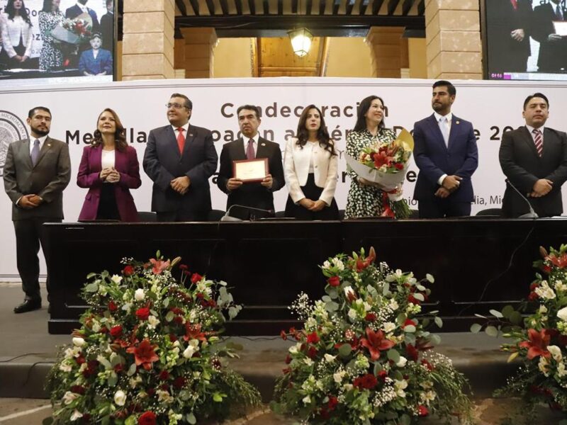 Entrega 76 Legislatura Medalla al Mérito Docente 2025 al doctor Rafael Lara Hernández