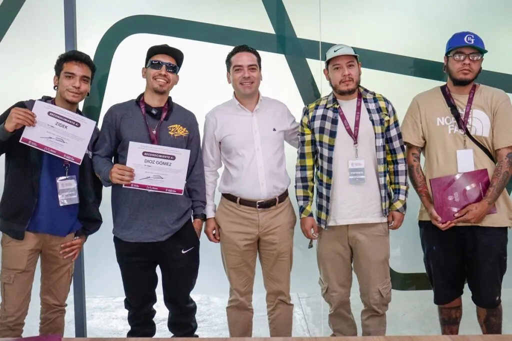 Entregan reconocimientos a artistas urbanos
