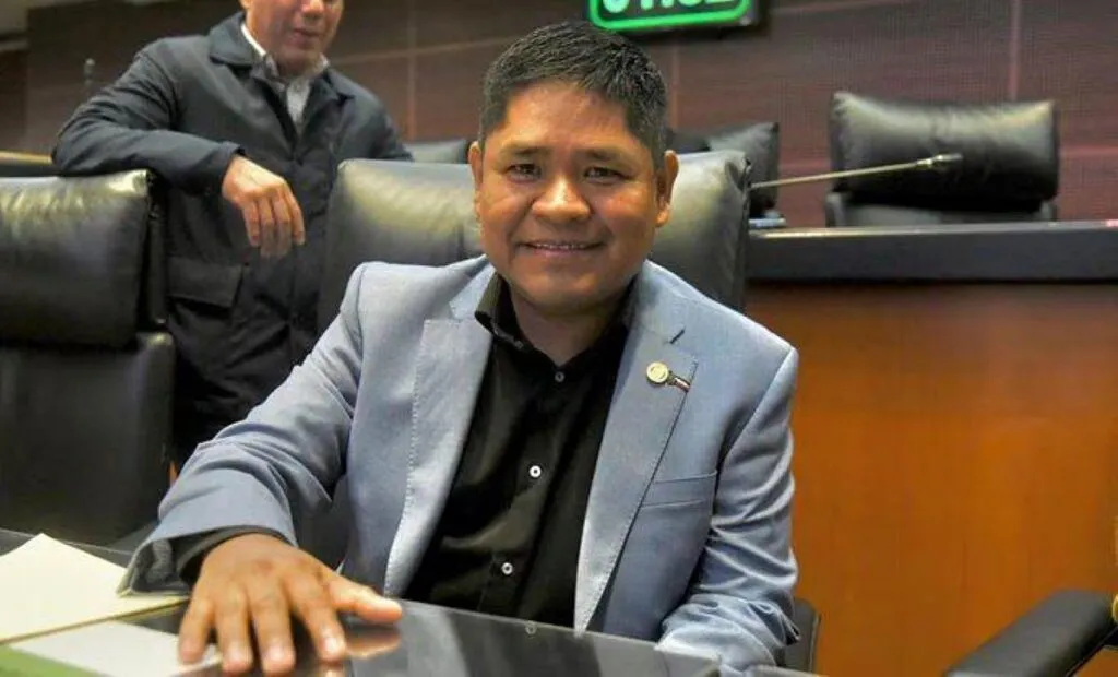 Erasmo Catarino, ganador de ‘La Academia’, rindió protesta como senador de la República