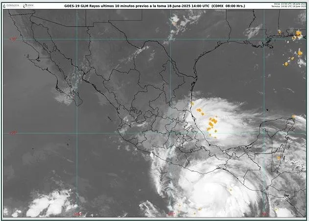 "Erick" se intensifica a huracán; continuarán lluvias en Oaxaca y Guerrero