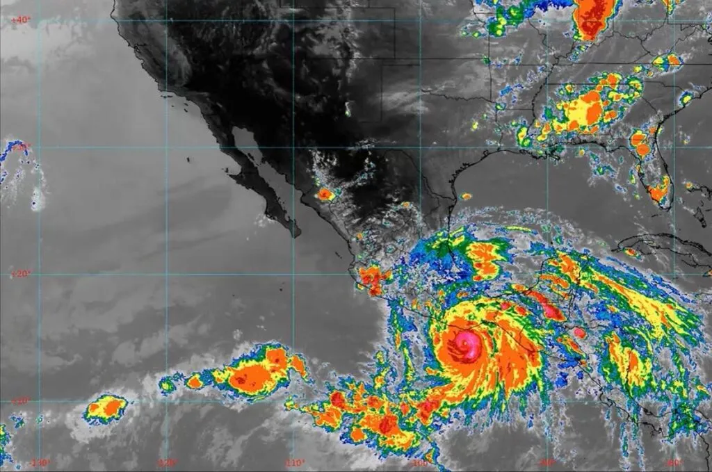 ‘Erick’ ya es huracán categoría 2; decretan alerta naranja en costas del Pacifico