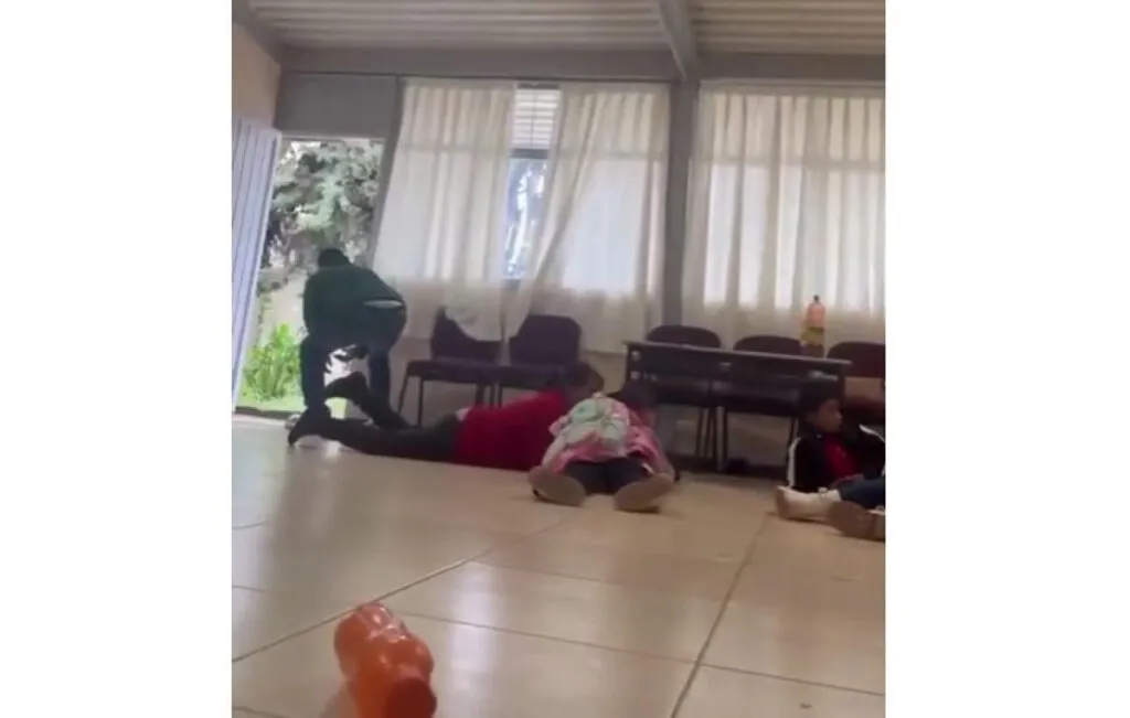 Estudiantes se refugian durante balacera cerca de escuela en Zitácuaro