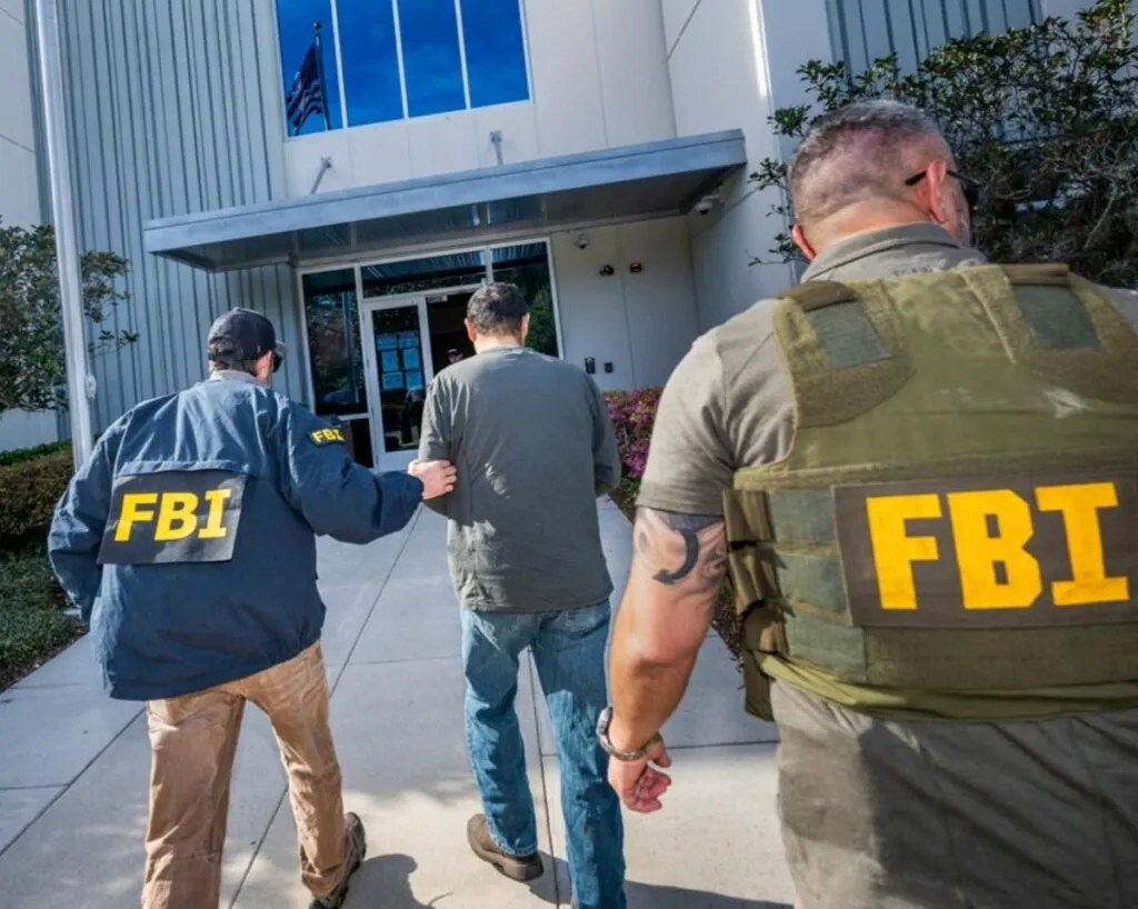 EU acusa a 19 miembros de la "Mafia Mexicana" de planear asesinato de famoso rapero
