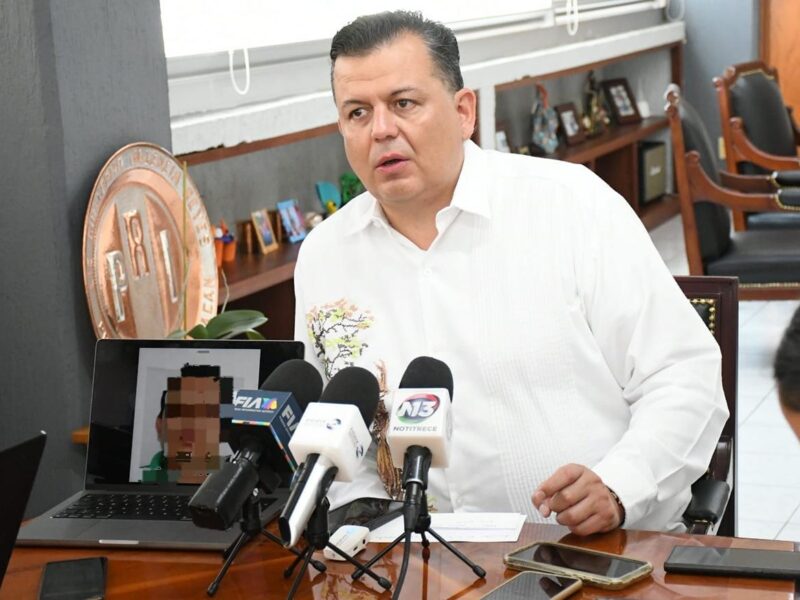 Exhibe Memo Valencia, líder del PRI, a presunto asesino del mezcalero Sergio Rangel