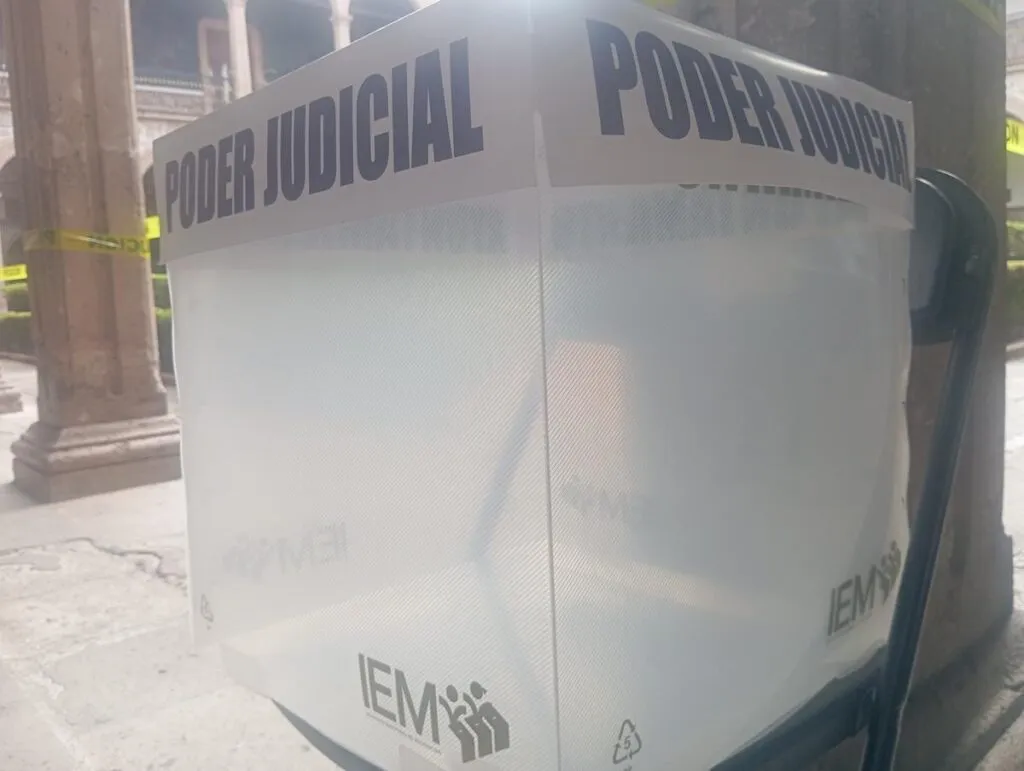 Funcionarios no asistieron: paralizada, casilla del Colegio de San Nicolás