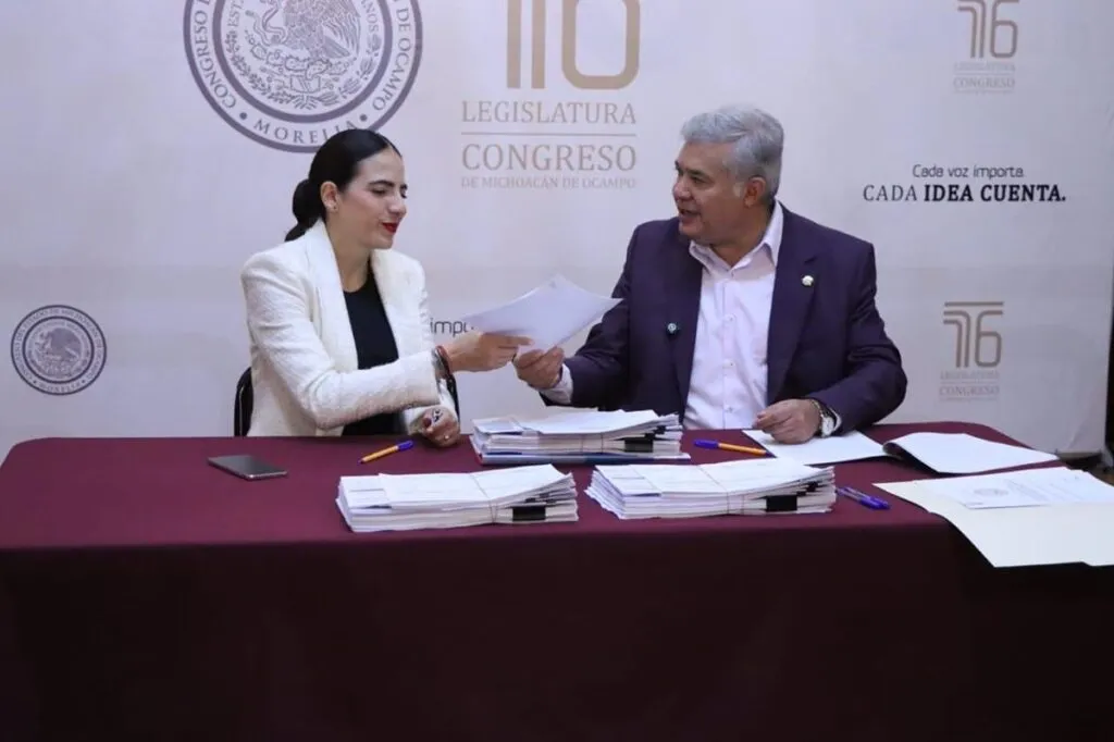 Giulianna Bugarini recibe formalmente la Presidencia de la Mesa Directiva del Congreso