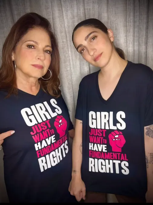 Gloria Estefan orgullosa de que su hija no oculte su amor por una mujer-1