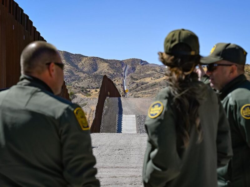 Gobierno de Trump emite tres nuevas exenciones para continuar edificando muro fronterizo