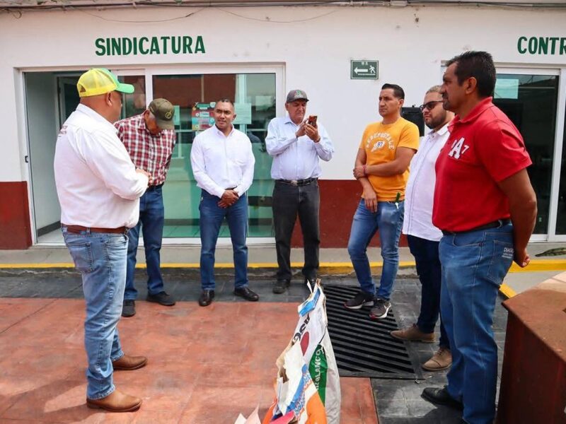 Gobierno de Zacapu, entrega apoyos a trabajadores del campo, sembrando futuro en comunidad