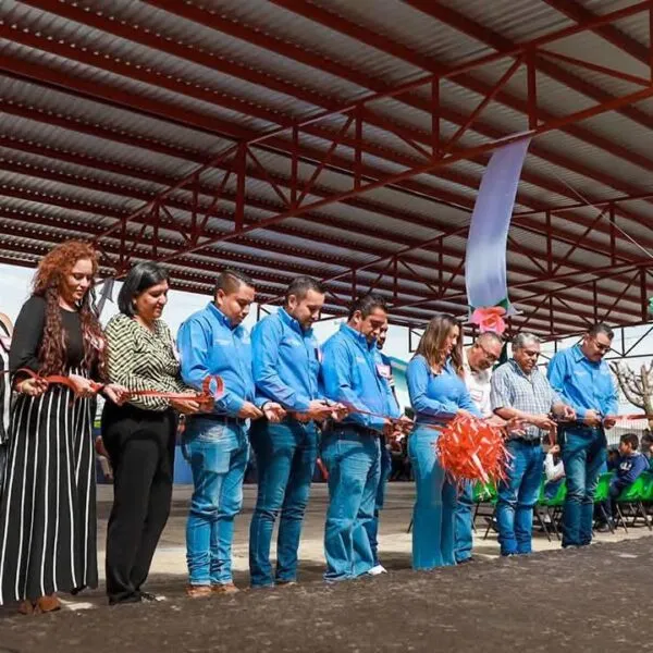 Cumple Gobierno de Zacapu e inaugura techumbre en primaria Ricardo Flores Magón en La Escondida