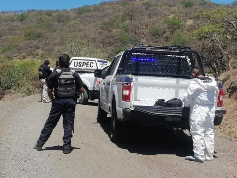 Hallan cadáver en avanzado estado de descomposición en barranca de Apatzingán