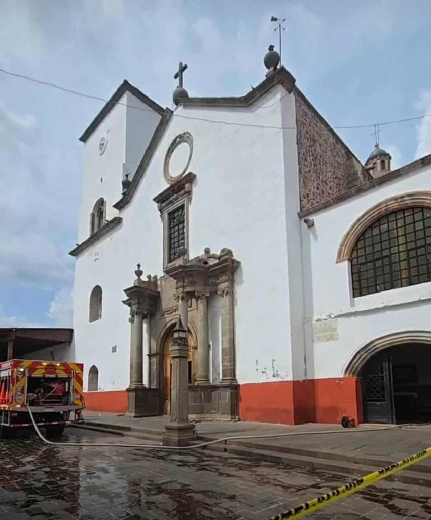 Incendio en bodega en la Catedral de San Jerónimo en Tacámbaro-2