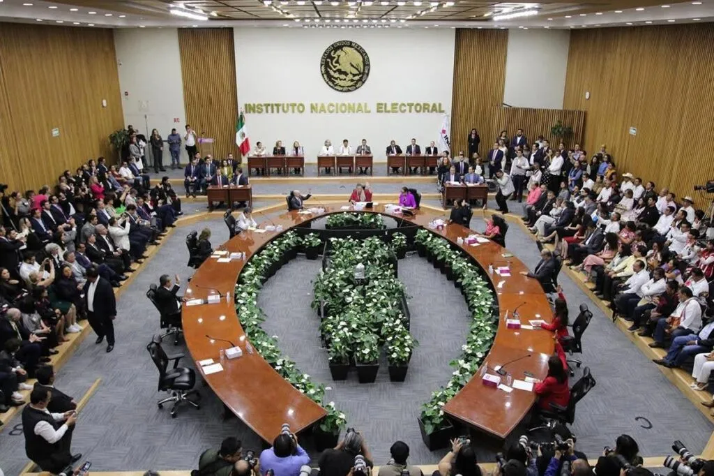 INE tumba una treintena de triunfos de magistraturas de circuito por no tener promedio de 8 en licenciatura
