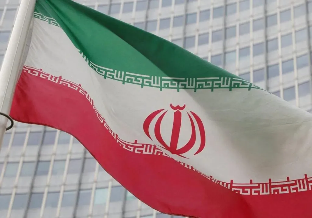 Irán anuncia que reanudará su programa nuclear tras acuerdo de alto al fuego con Israel