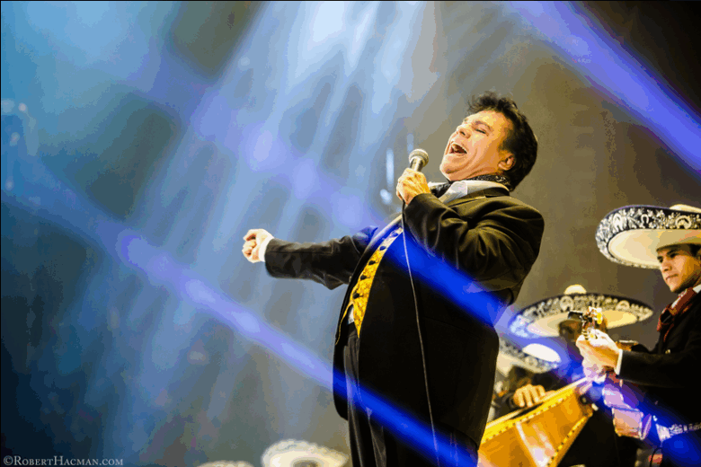Juan Gabriel resucita en la música con una versión inédita de ‘Me nace del corazón’