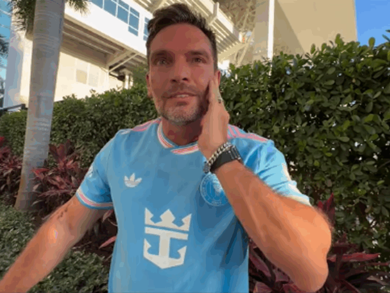 Julián Gil se tatúa la firma de Lionel Messi