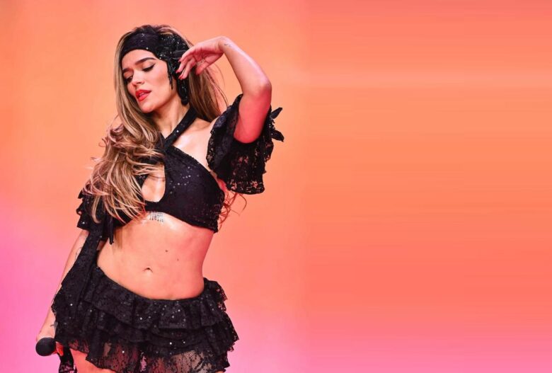 Karol G prende fuego en el show de Jimmy Fallon