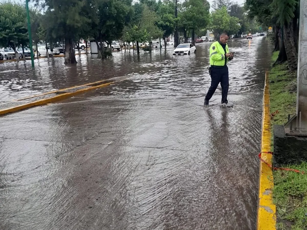 Lluvia torrencial en Morelia pegó en Centro y Poniente; alertan por 2 ciclones