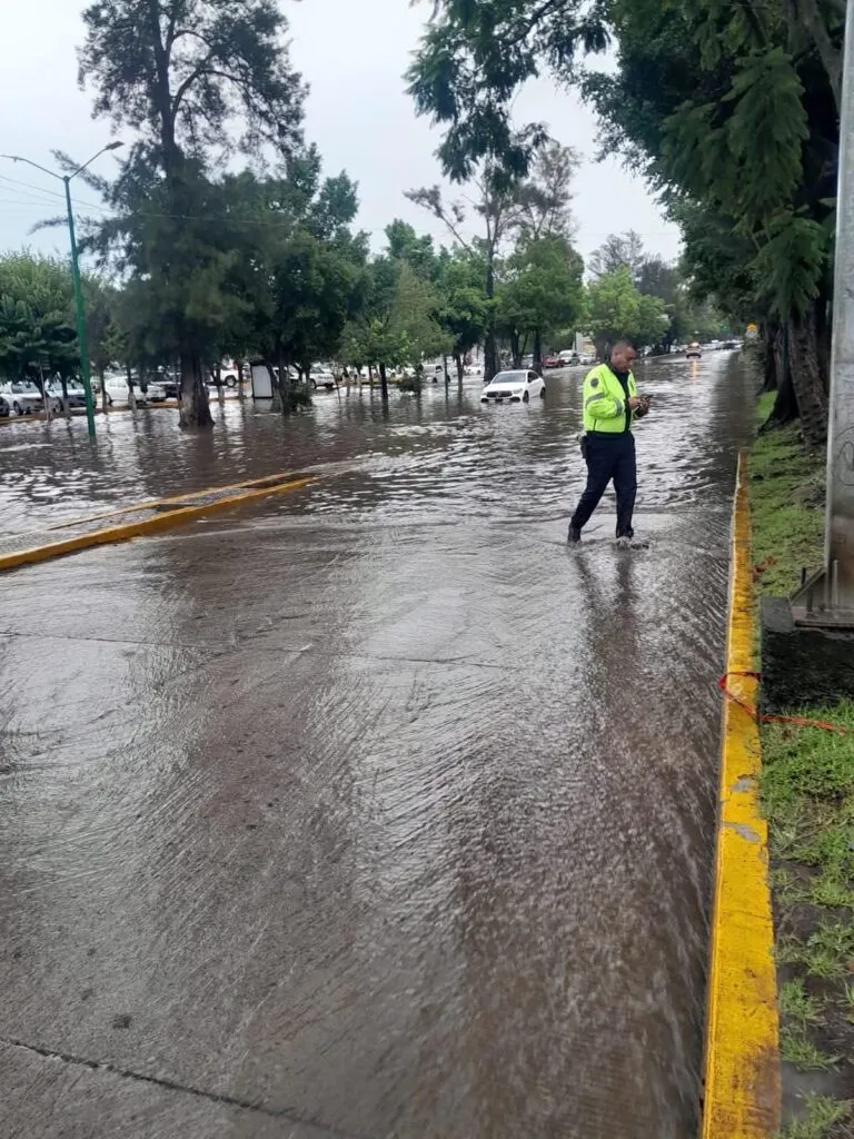 Lluvia torrencial en Morelia pegó en Centro y Poniente; alertan por 2 ciclones