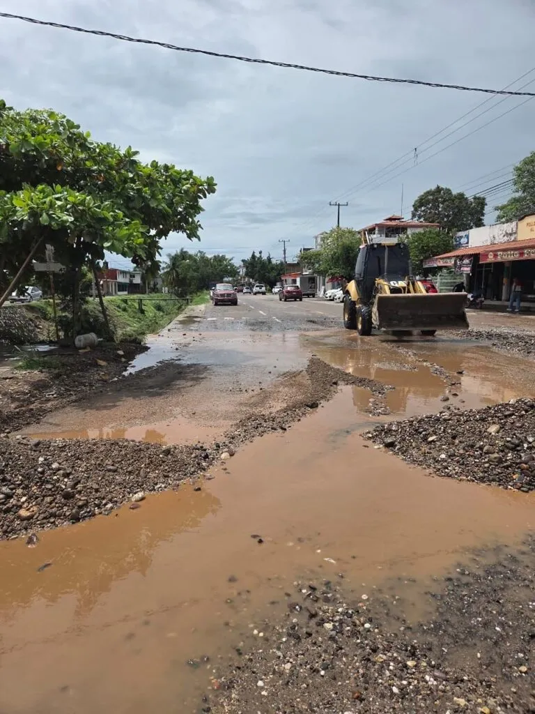 Lluvias dejaron inundaciones en colonias en Lázaro Cárdenas, SSM atiende afectaciones-3