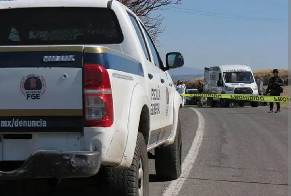 Localizan cadáver de hombre mutilado sobre la Morelia-Maravatío