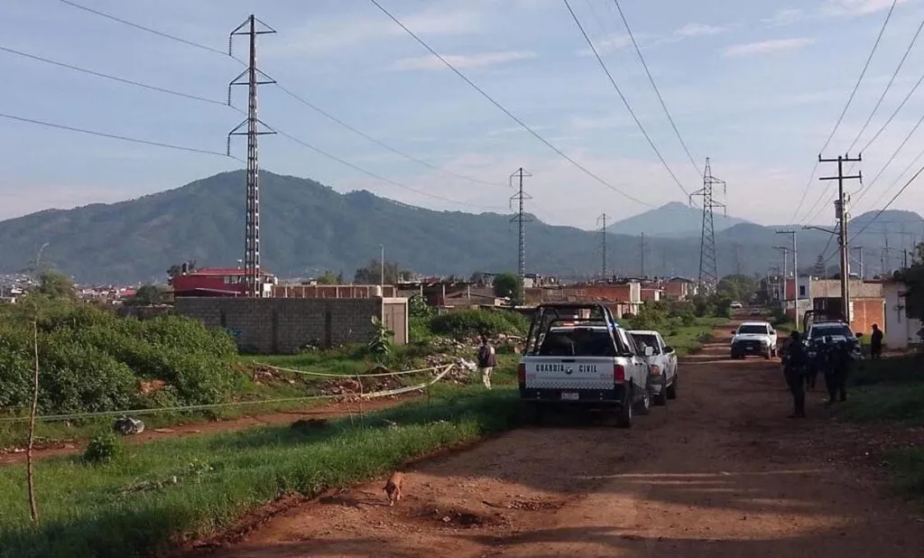 Localizan en cadáver de un hombre con impactos de arma de fuego en Uruapan