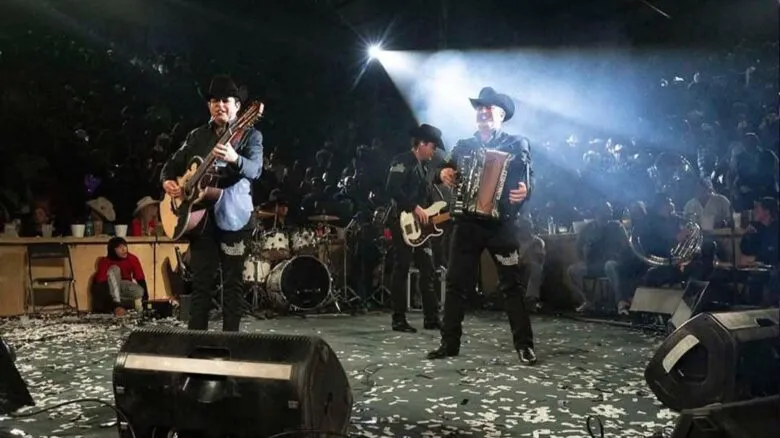 Los Alegres del Barranco estrenan corrido antinarco tras polémica y multas por apología del delito