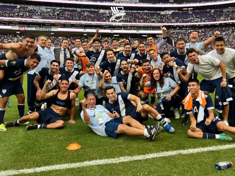 Luis Fernando Tena lleva a Guatemala a las semifinales de la Copa Oro