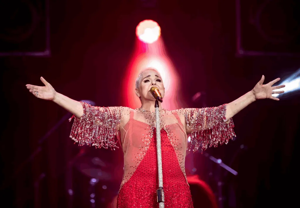 Lupita D'Alessio alza la voz! Respalda a Ernesto D'Alessio y confirma su retiro de los escenarios
