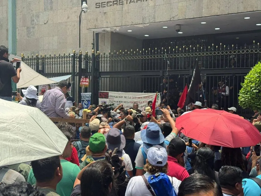 magisterio mantiene plantón en CDMX