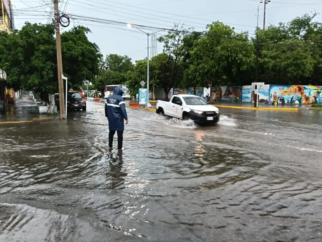 Más de mil 300 personas llegaron a refugios en Guerrero ante el paso de 'Erick'-1