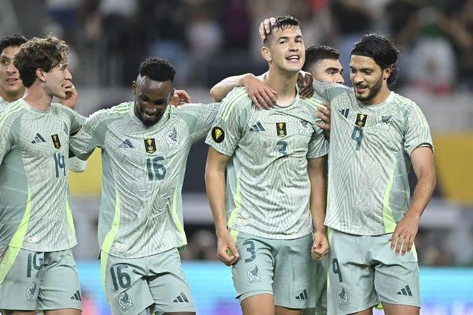 México doblega a Surinam y es líder del Grupo A en Copa Oro-1
