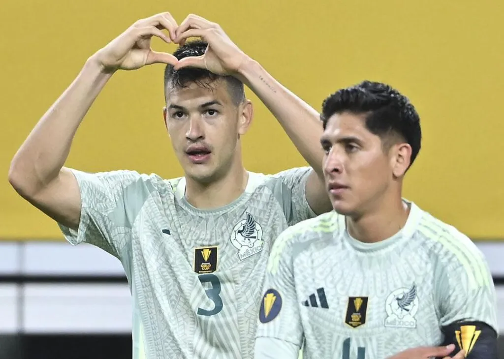 México doblega a Surinam y es líder del Grupo A en Copa Oro
