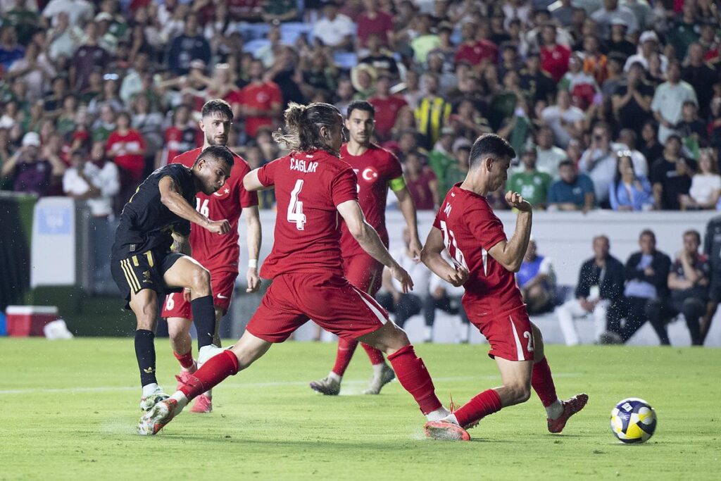 México vence 1-0 a Turquía previo a su participación en Copa Oro-1